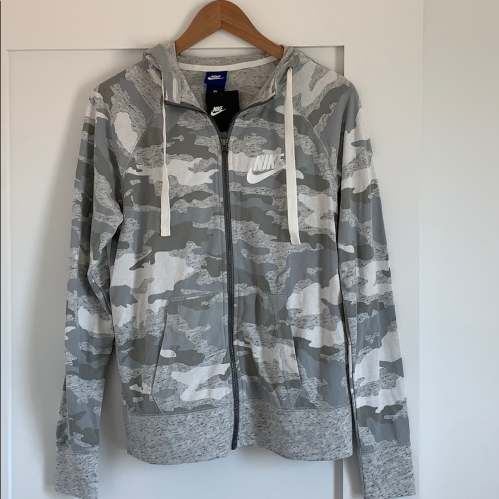 Brand New Women’s Nike Zip Up Jacket
